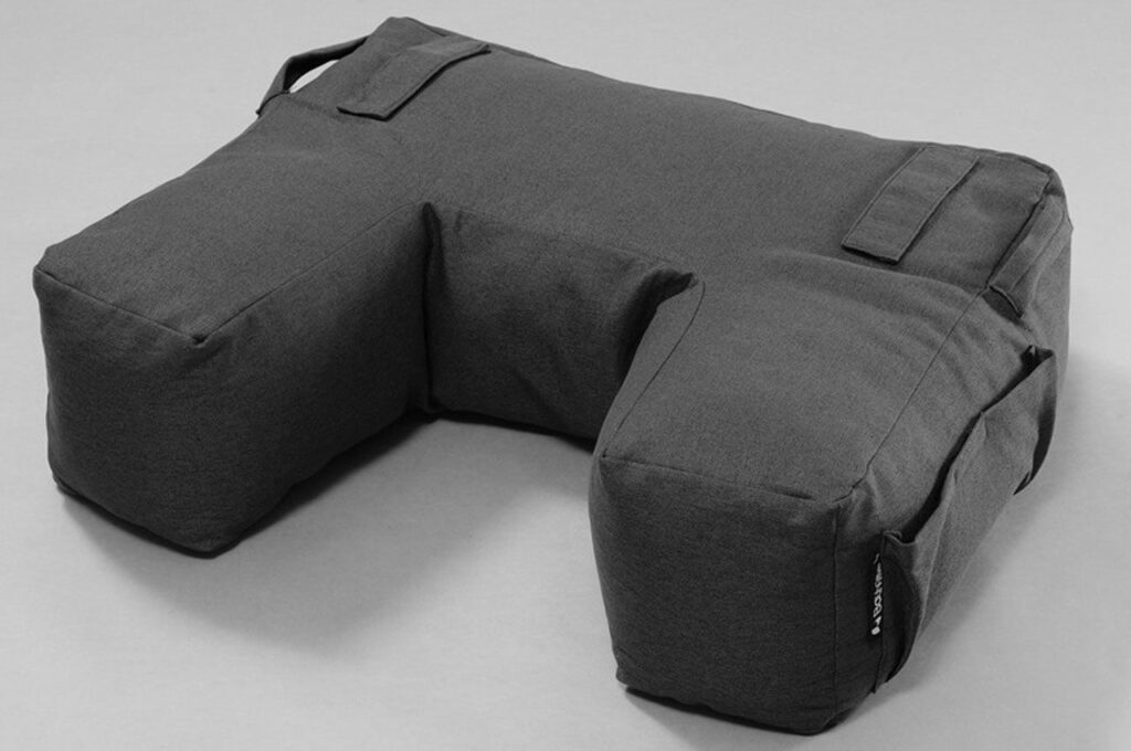 Bauhutte's Knee Cushion Lets You Build a Gaming Zone Anywhere