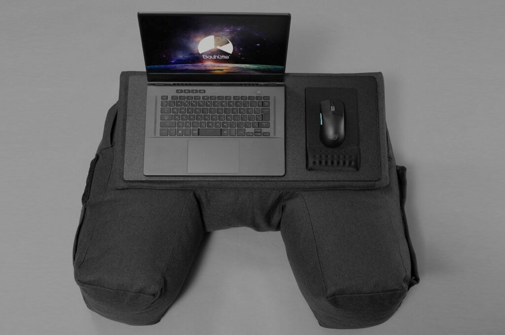 Bauhutte's Knee Cushion Lets You Build a Gaming Zone Anywhere