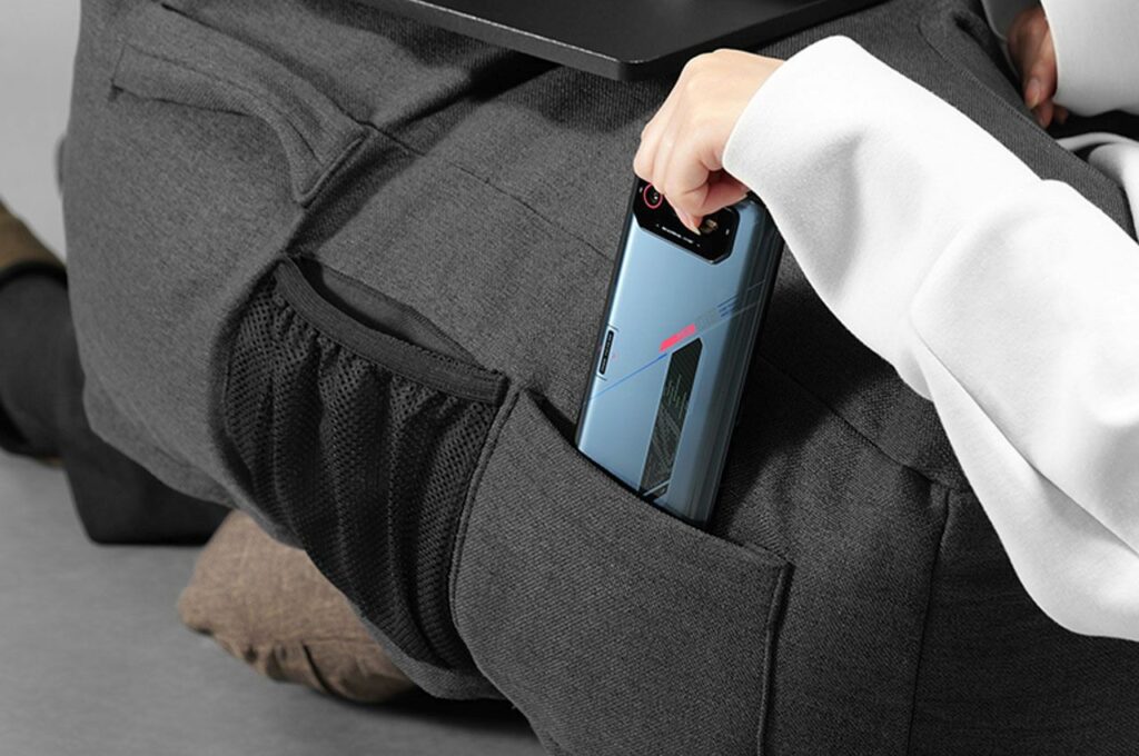 Bauhutte's Knee Cushion Lets You Build a Gaming Zone Anywhere