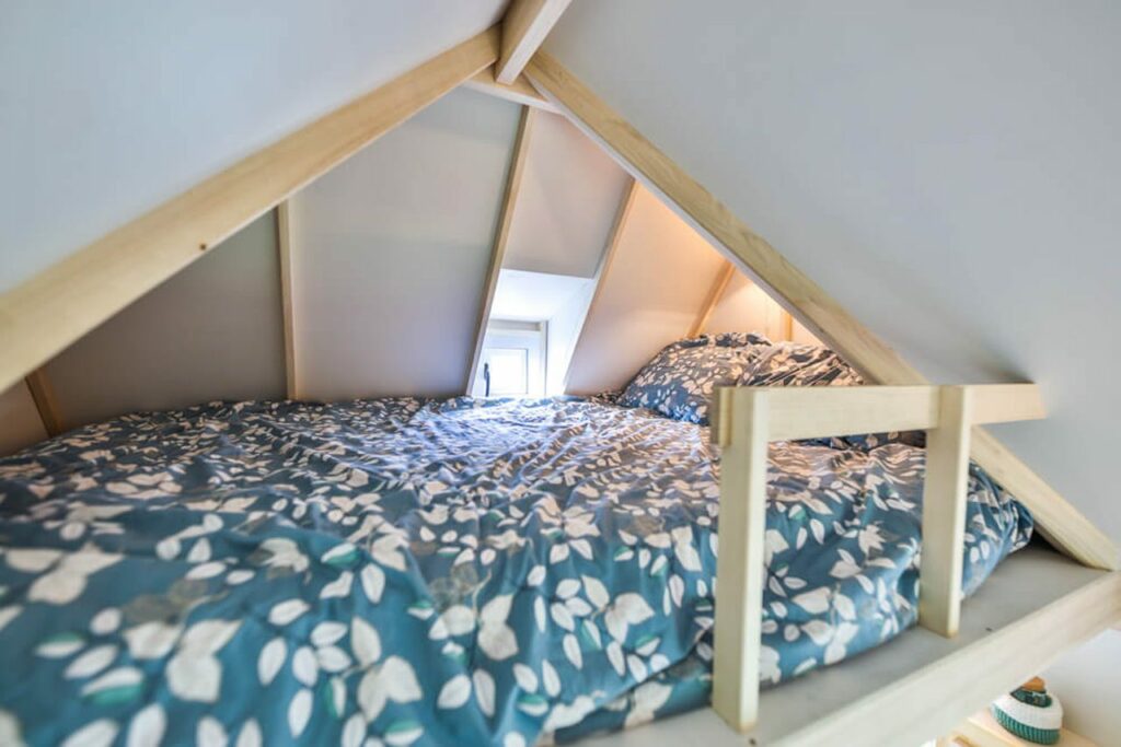 Cahute Tiny house-Loft Bedroom