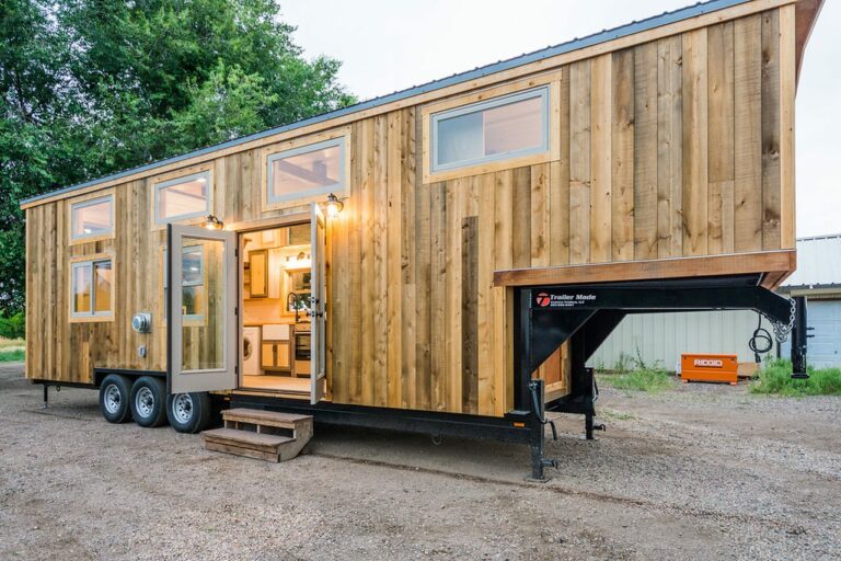 Heather’s Tiny House with Rustic Aesthetic and Exquisite Amenities