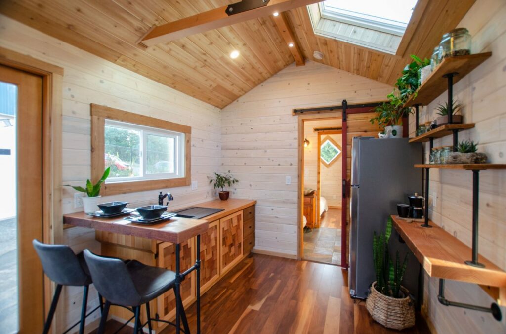 Kitchen and Breakfast bar