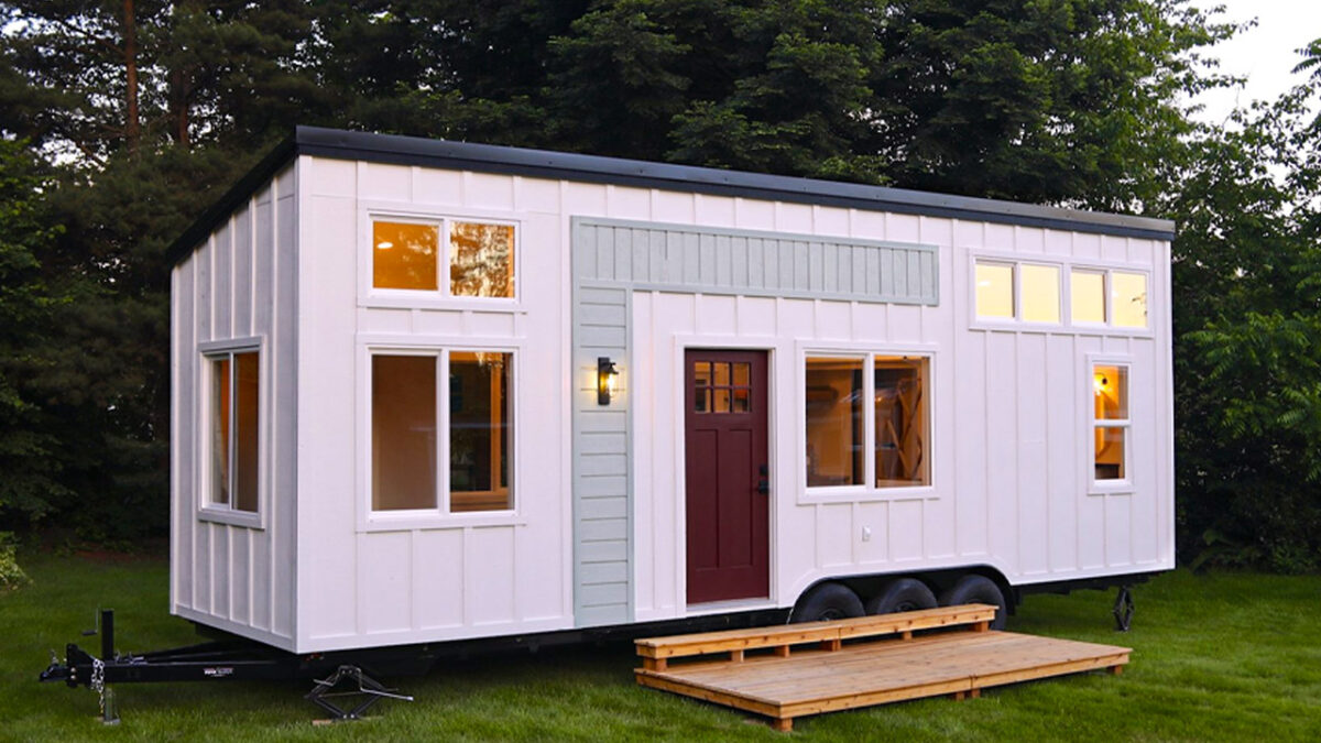 Laguna Tiny House has White Interior to Mirror Californian Beaches