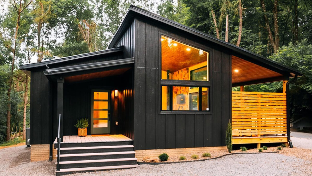 Nest Tiny House Exudes Modern Luxury in a Prime Location