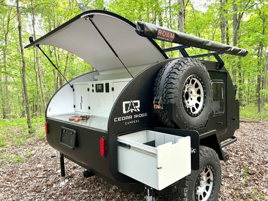 VEGA-XT-2.0-Teardrop-Camper-Fully-equipped kitchen