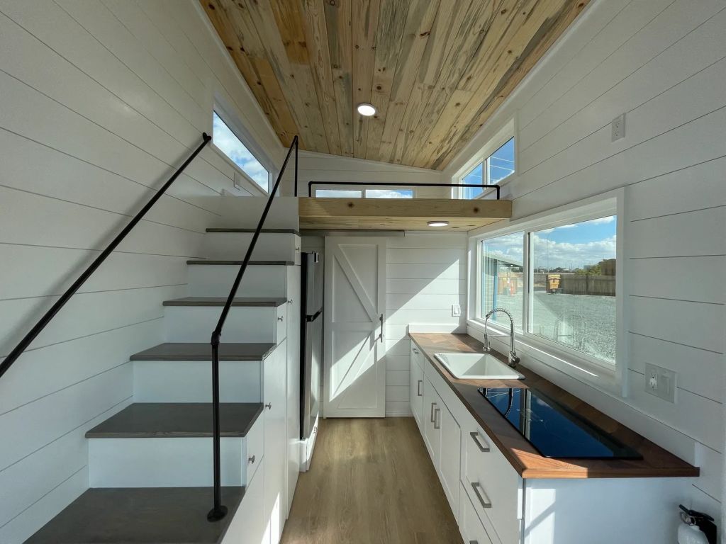 Layout of Bay Cottage Tiny House on wheels