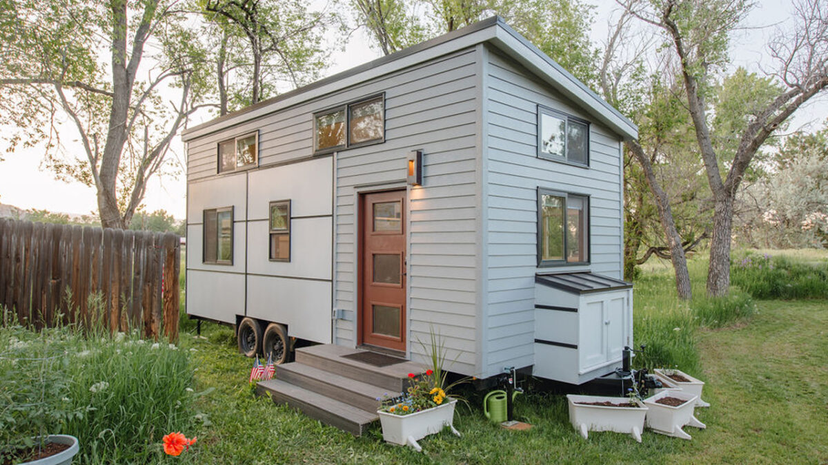 Deb & Dan’s Tiny House Features a Mini-Office