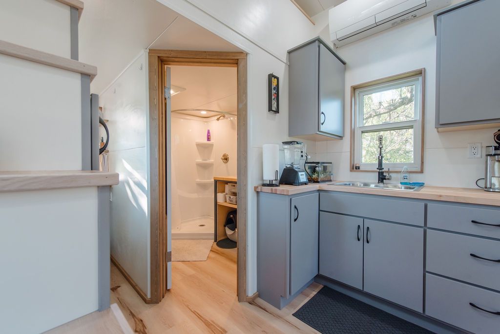 Deb and Dan tiny house interior