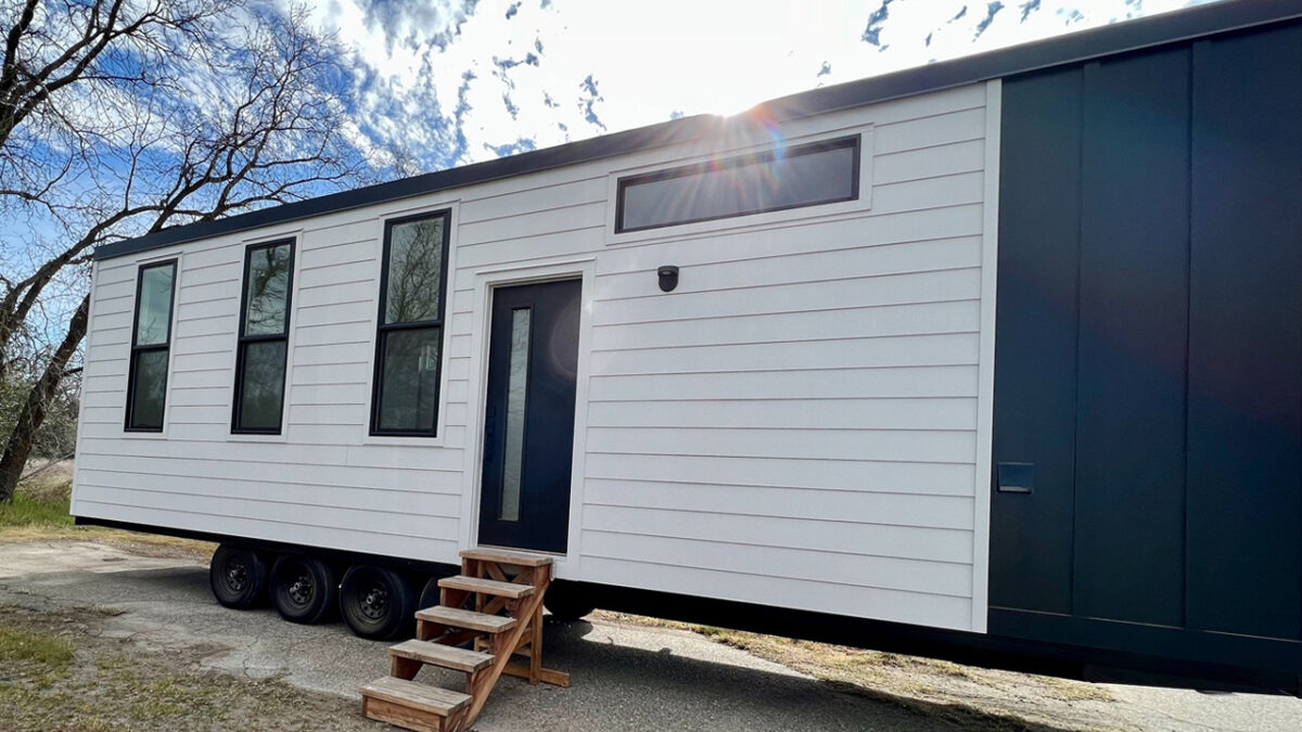 This 32ft Tiny House in California Features a MainFloor Bedroom