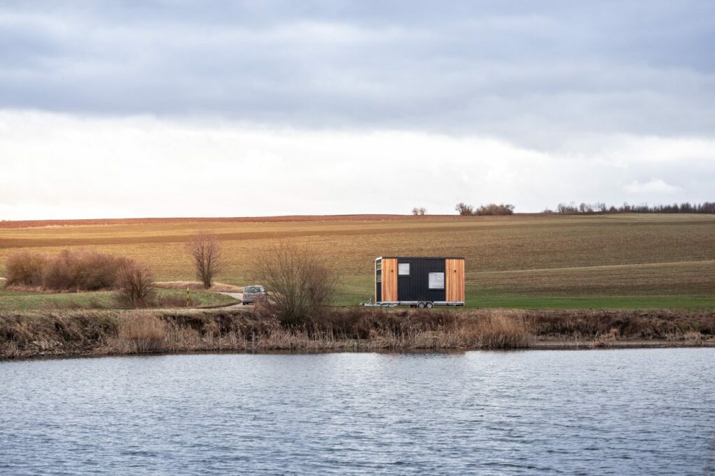 Neo-Tiny-House-on-the-road-1