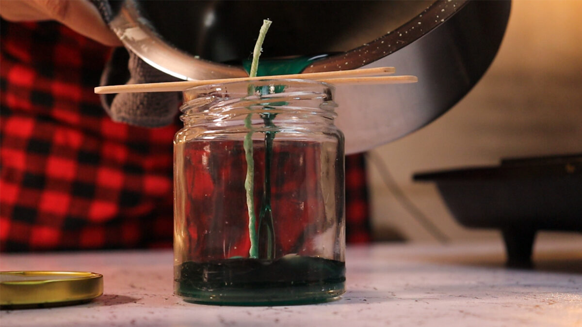 DIY Pine-Scented Candle is Treat to Your Olfactory w/video