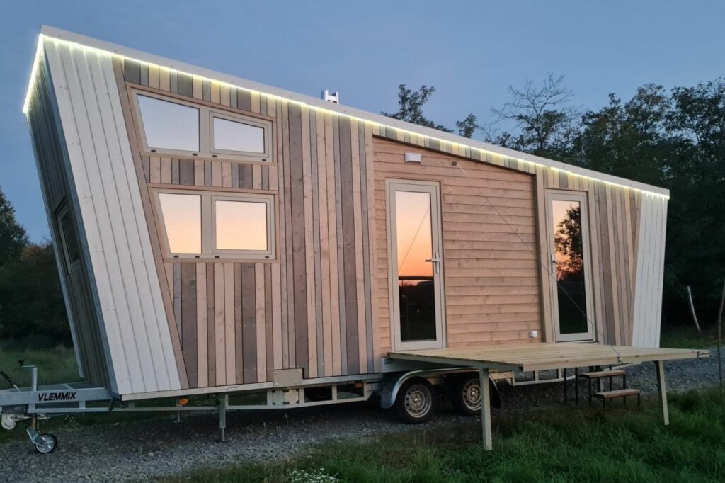 Saturn tiny house in Romania