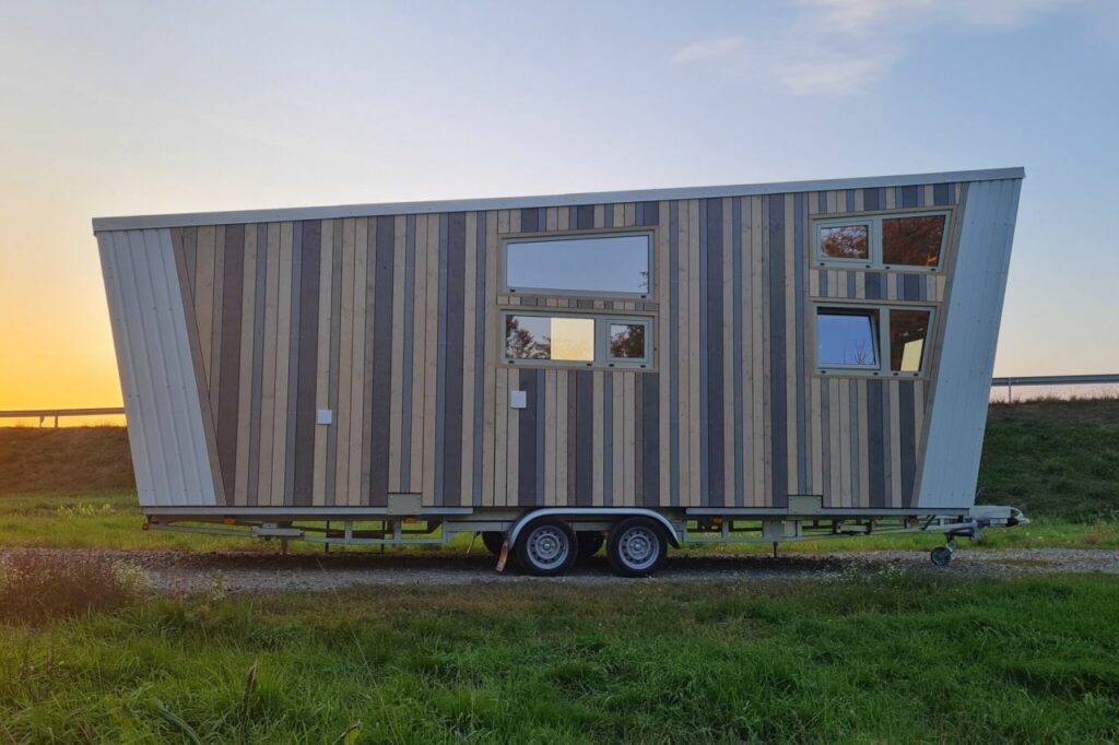 Saturn tiny house in Romania