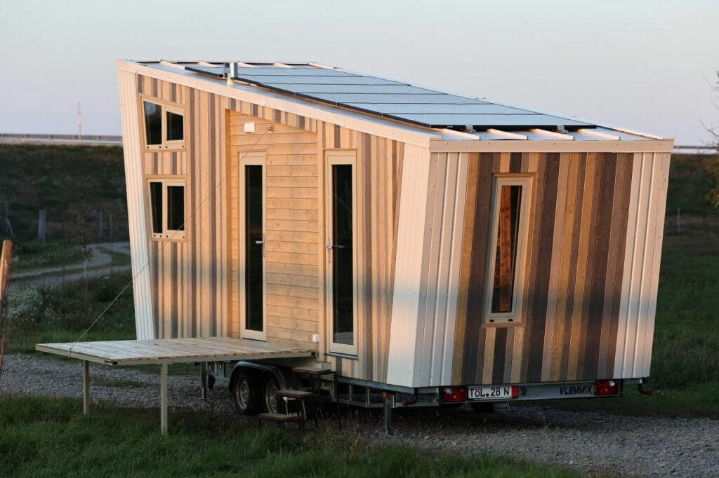 Saturn tiny house in Romania