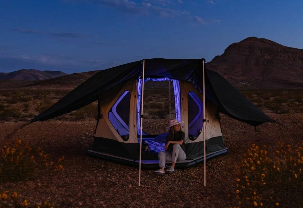 Space Acacia 3-in-1 Portable Tent with human