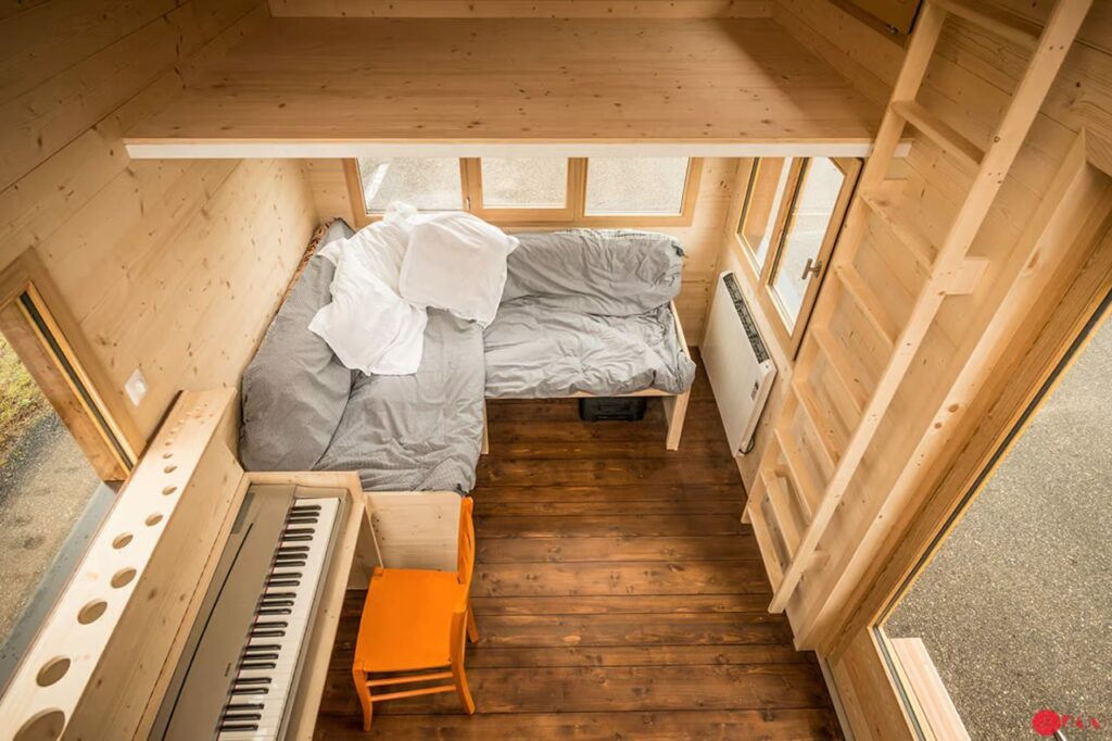 The-Stéphanie-tiny-house-Secondary loft over living room