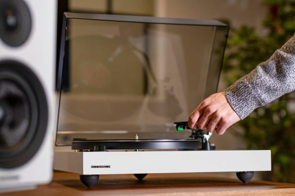 Fluance RT81+ turntable