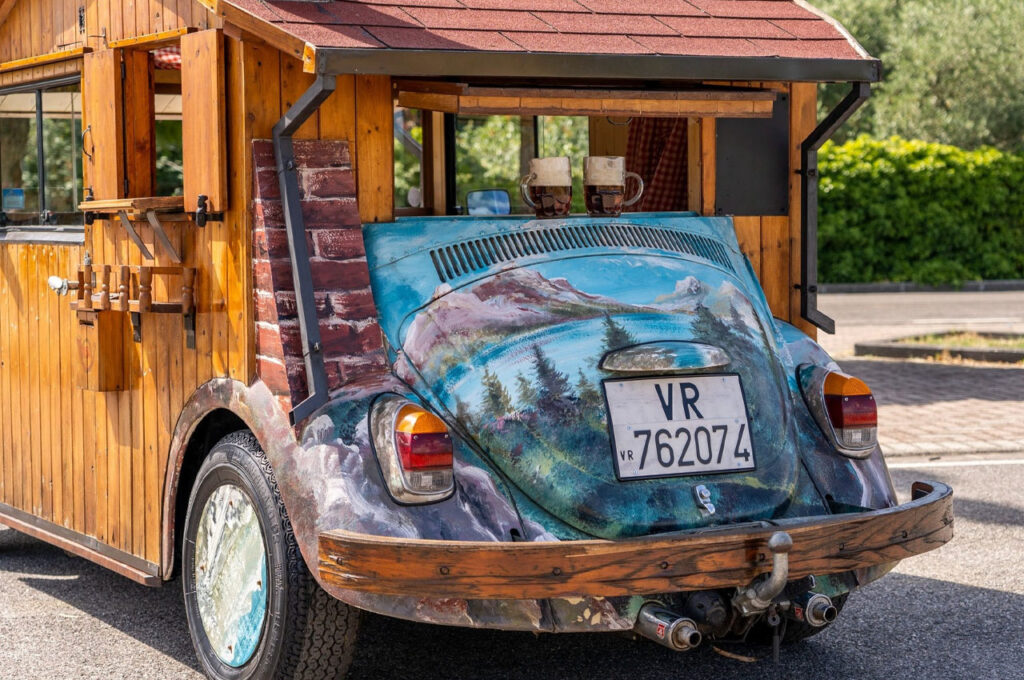 Volkswagen 1302 Beetle Holzhaus - House on Wheels