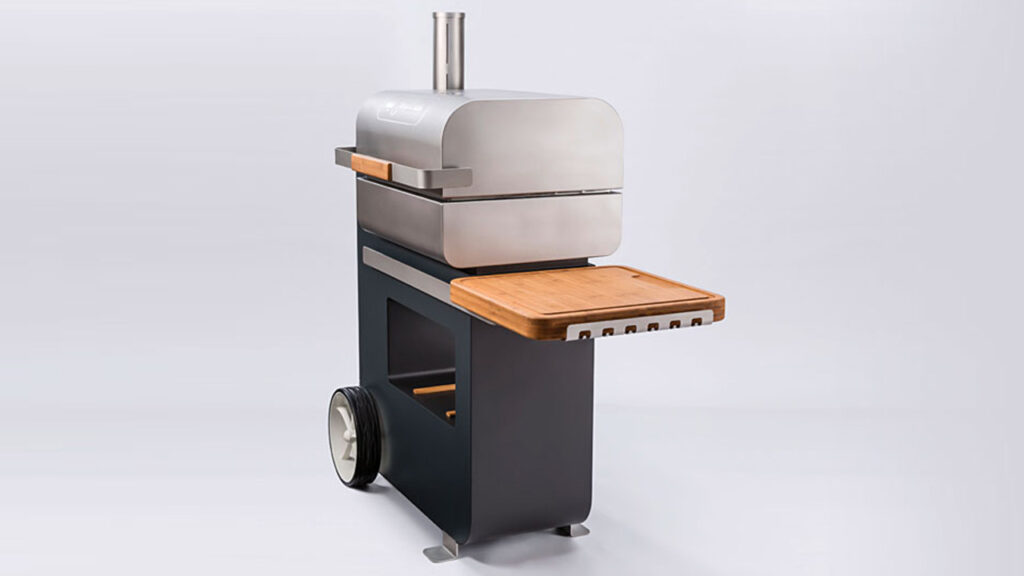 Barbecue Grill has High-Powered Burner and is smartphone controlled