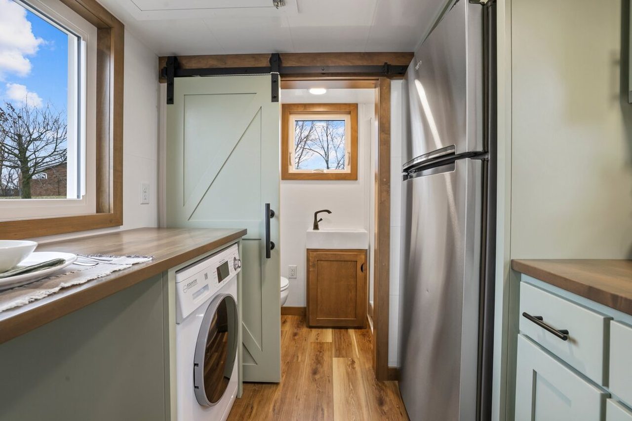 Bofin Tiny House - Bathroom 1