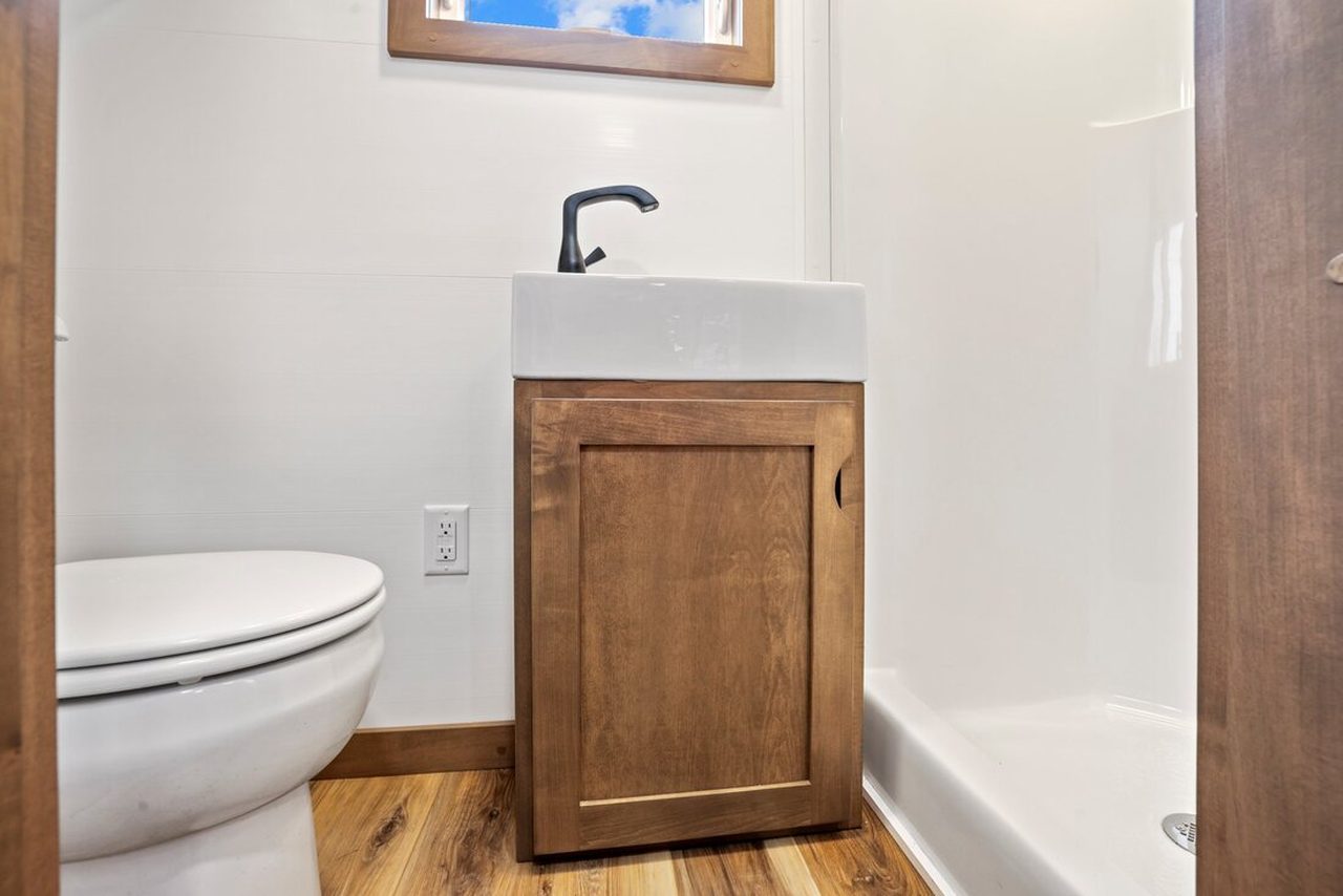 Bofin Tiny House - Bathroom