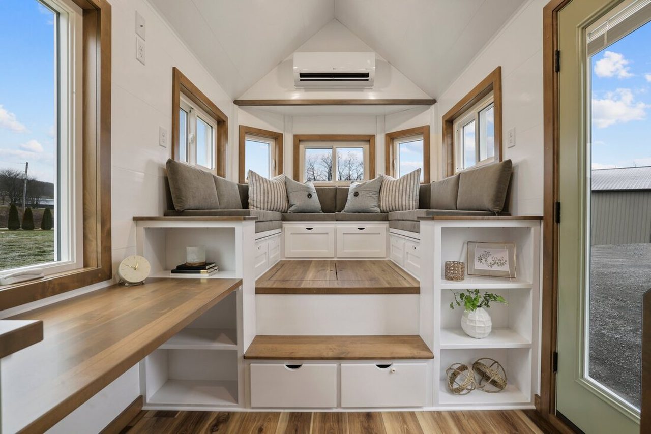 Bofin Tiny House - Elevated Social area