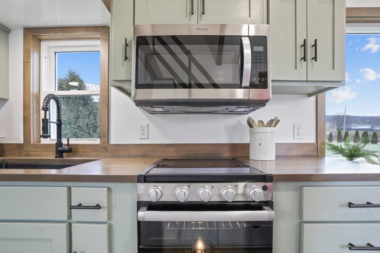 Bofin Tiny House - Kitchen 2