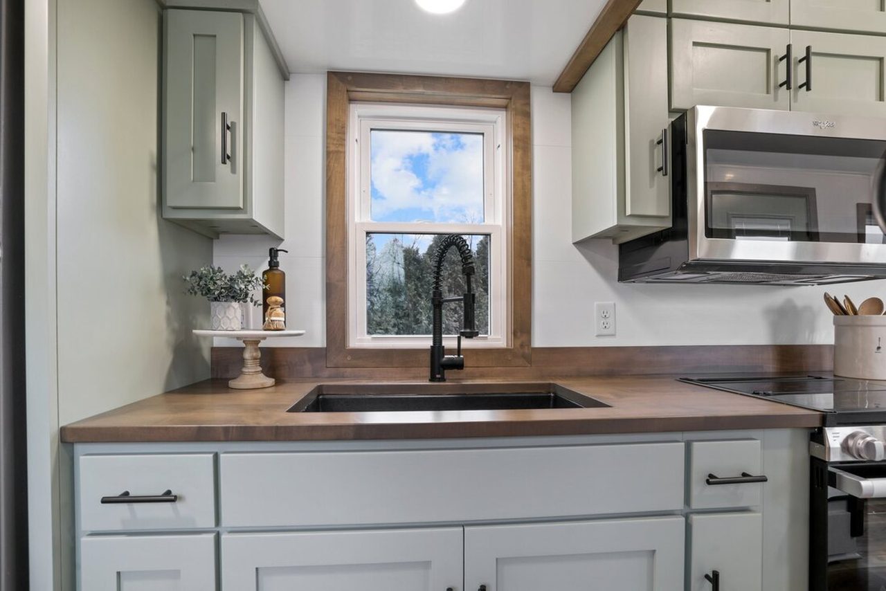 Bofin Tiny House - Kitchen 3