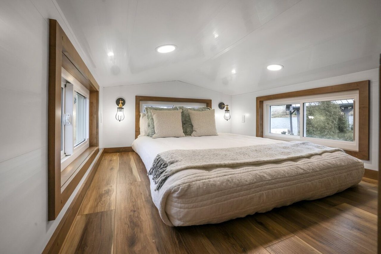 Bofin Tiny House - Loft Bedroom