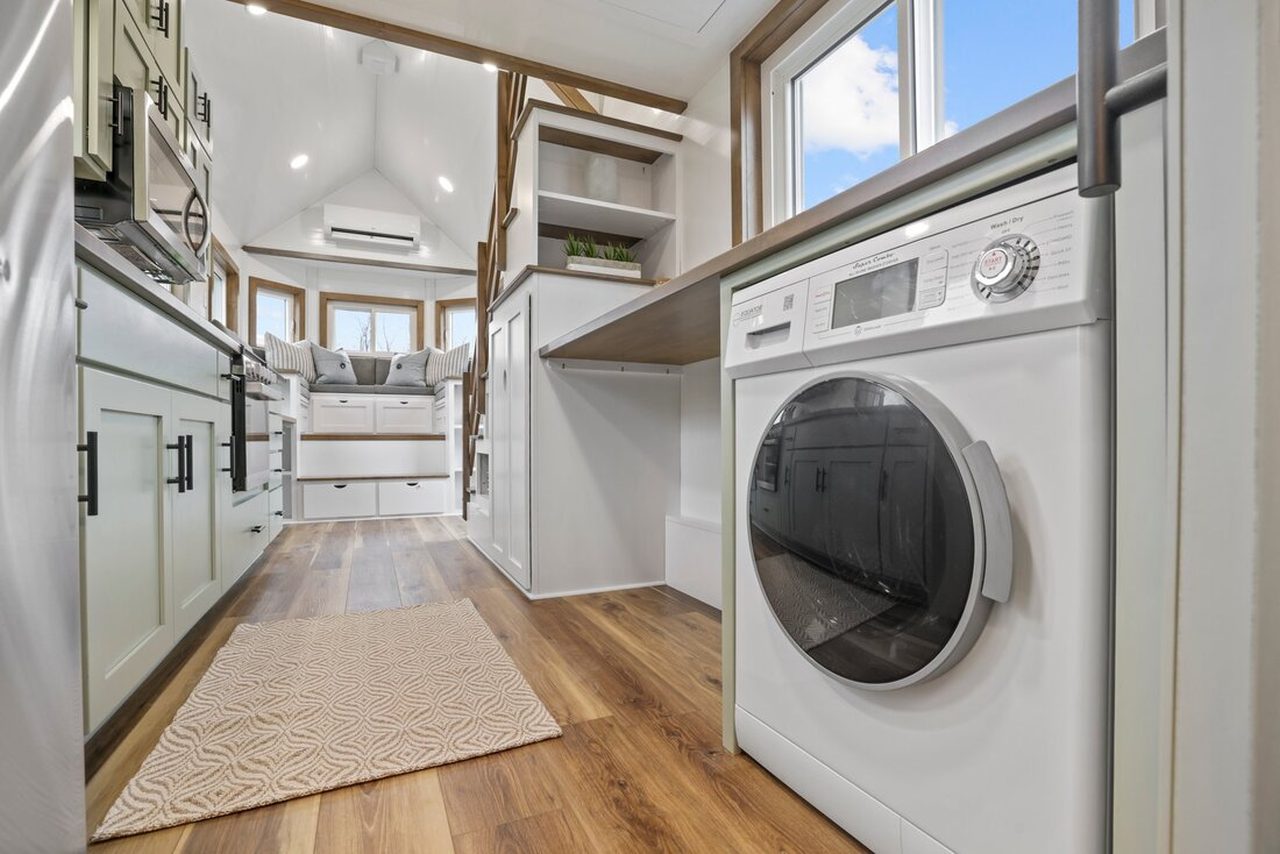 Bofin Tiny House - Washer-dryer unit