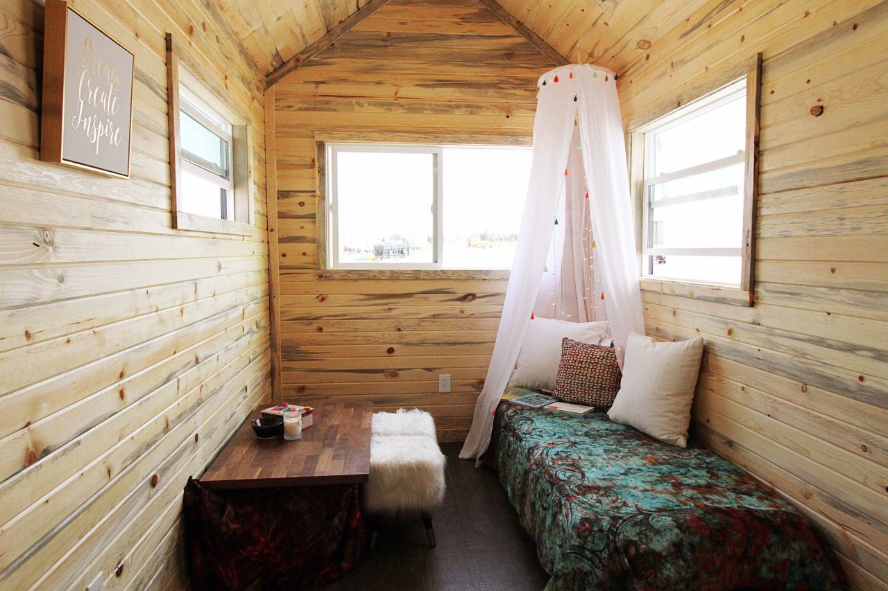 Cascade Tiny House-lounger