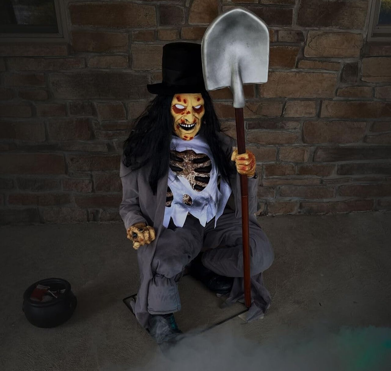 Crouching Grave Digger