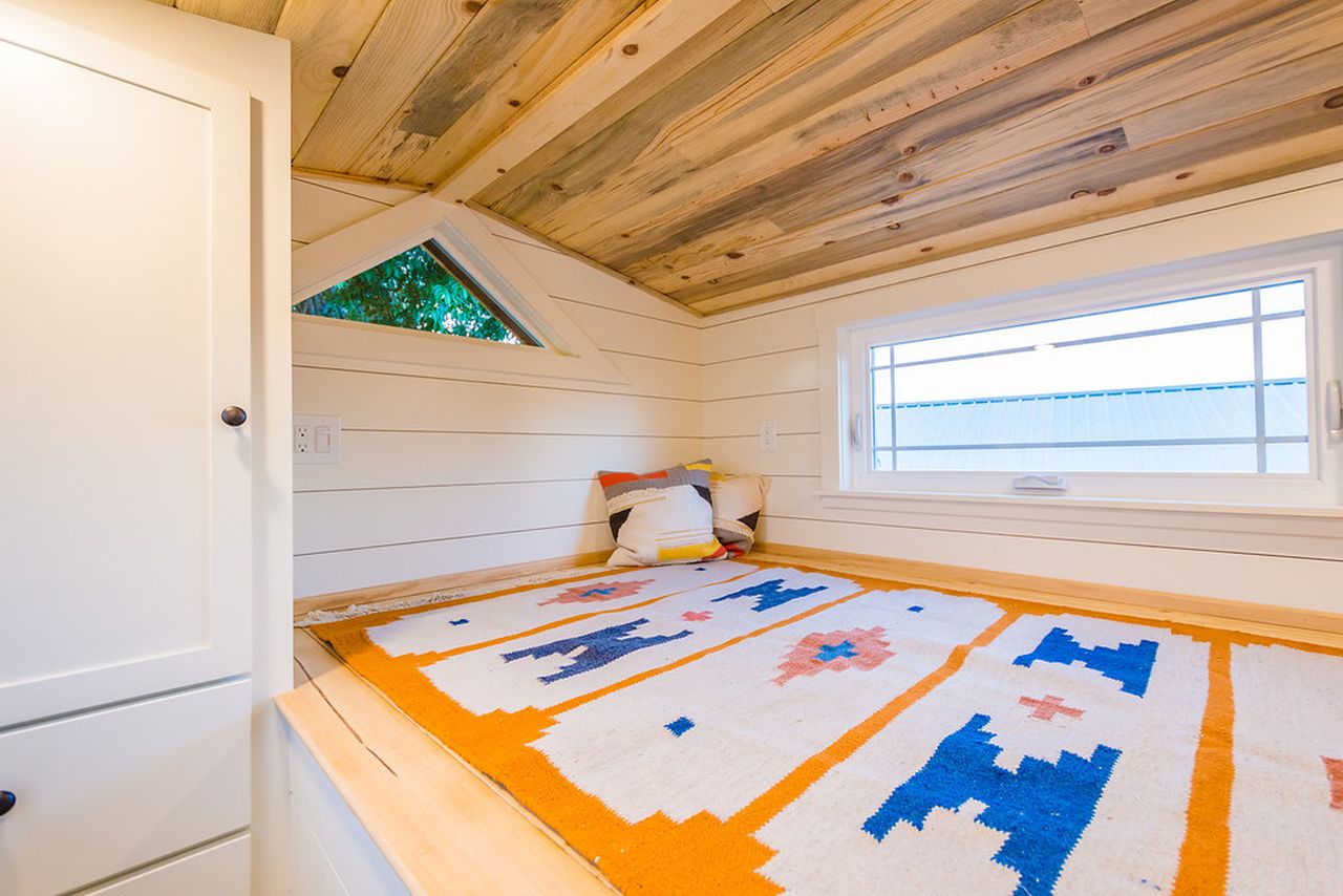 Francelia tiny house bedroom