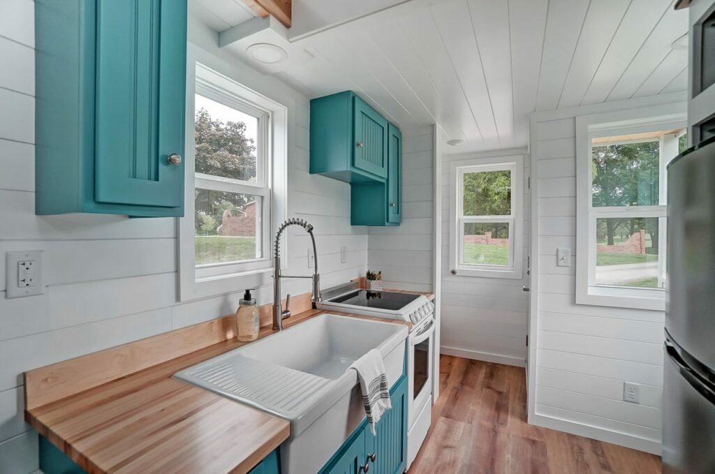 Gallaway Tiny House - Spacious kitchen 2