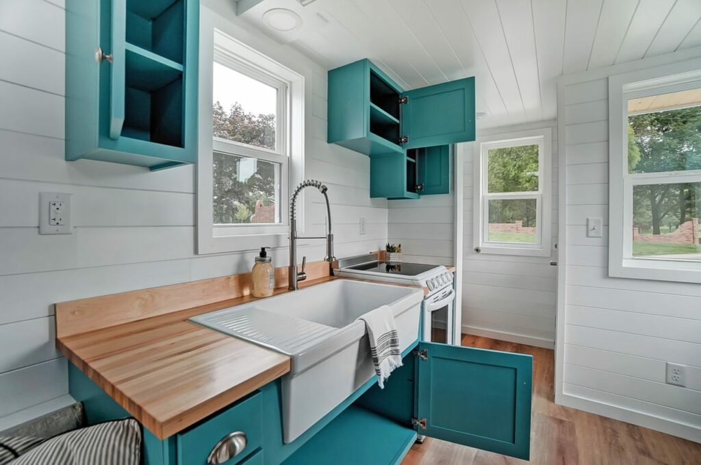 Gallaway Tiny House - Spacious kitchen 3