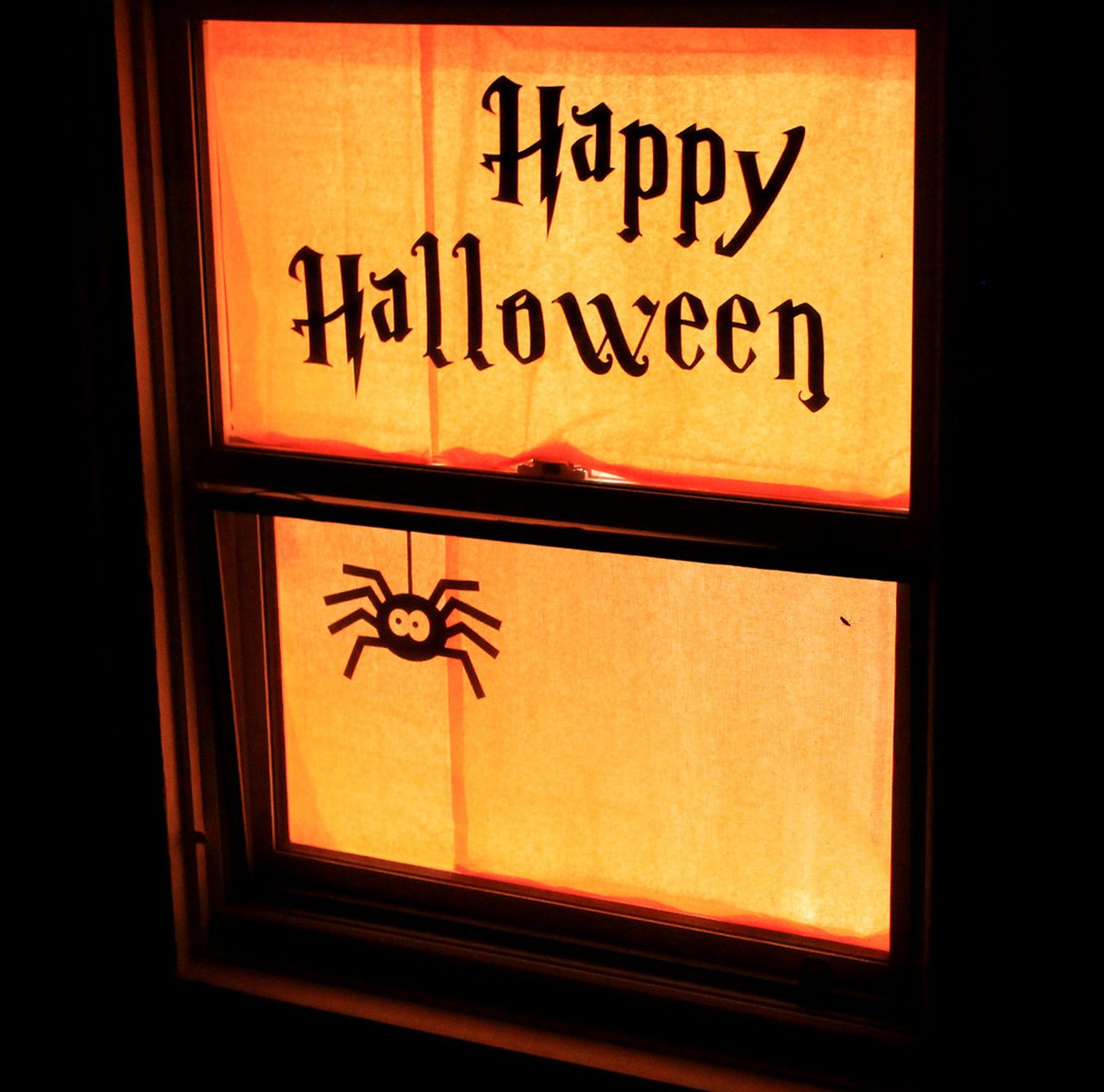 Halloween window decor ideas - Greetings