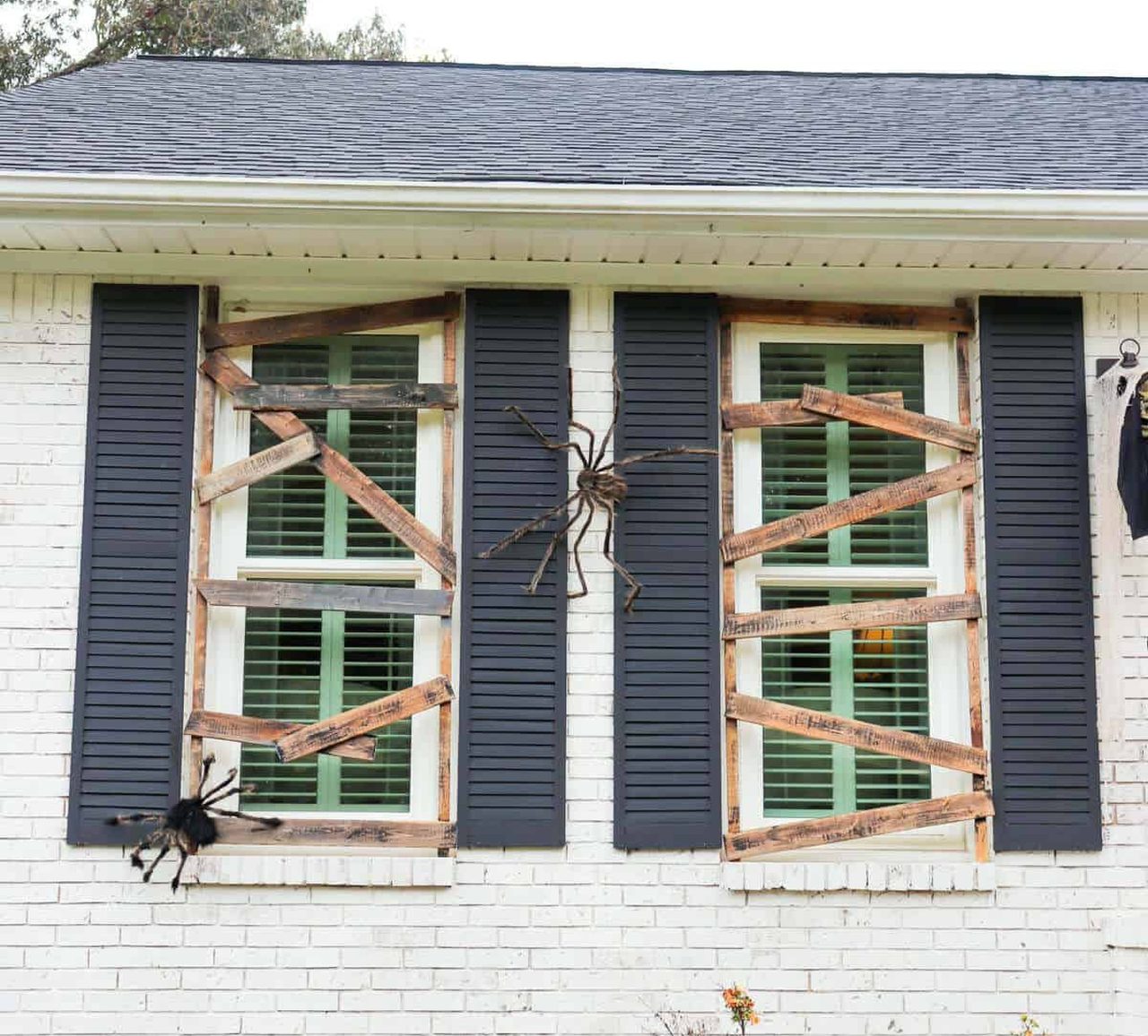 Halloween window decoration ideas - Board them up