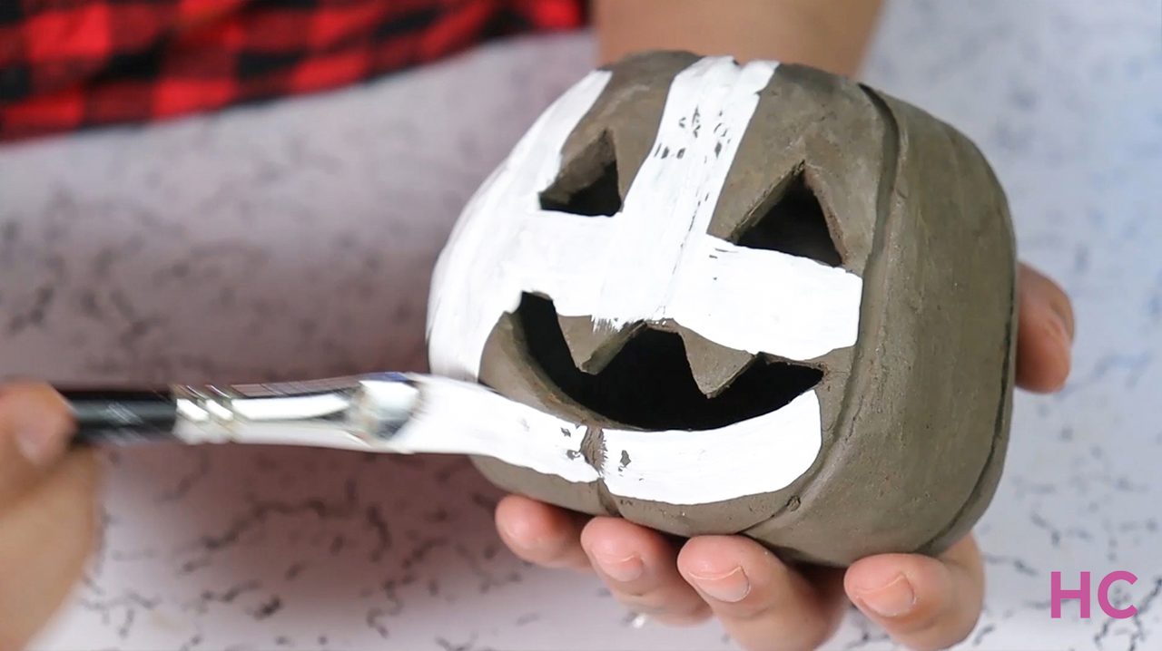 DIY Halloween Jack-o-lantern candle holder 