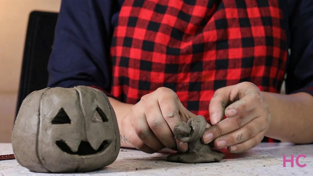 DIY Halloween Jack-o-lantern candle holder