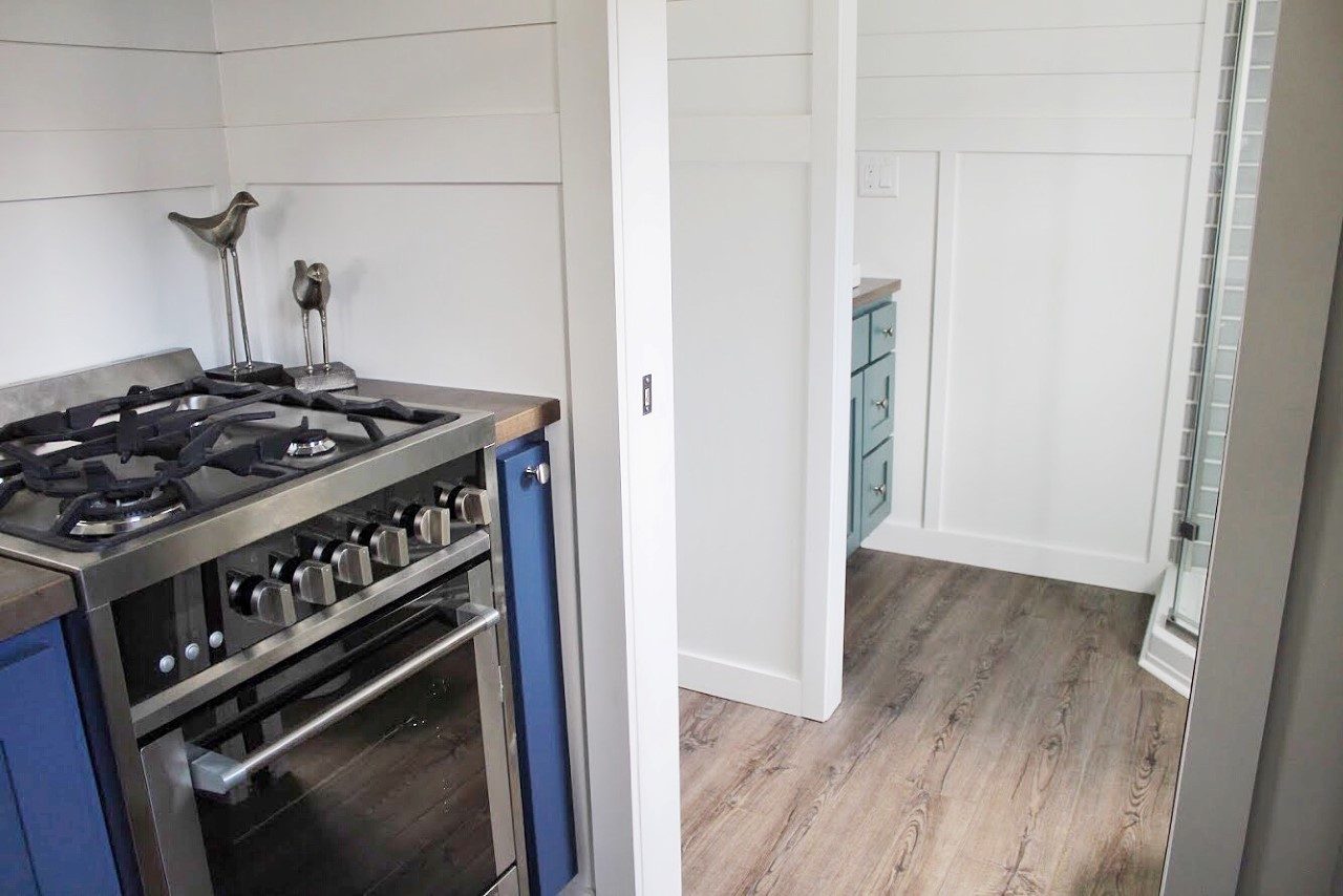 Juniper Tiny House - Kitchen 4