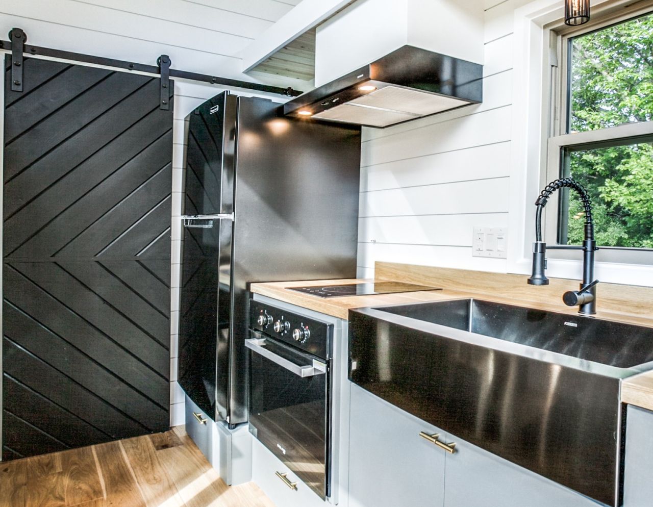 Luwan tiny house kitchen