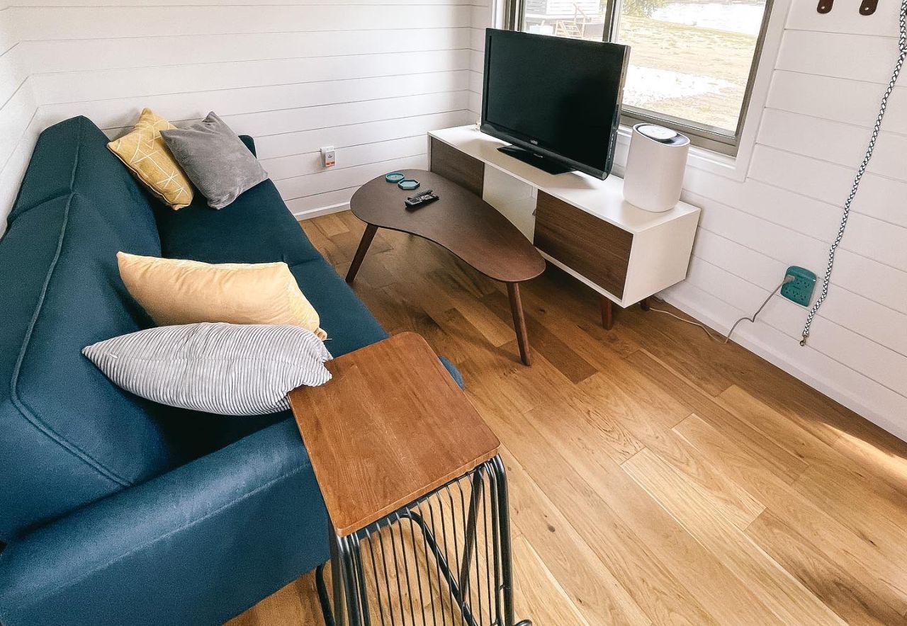 Luwan tiny house living room