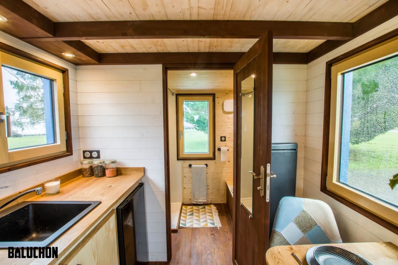 Mogote Tiny House- bathroom