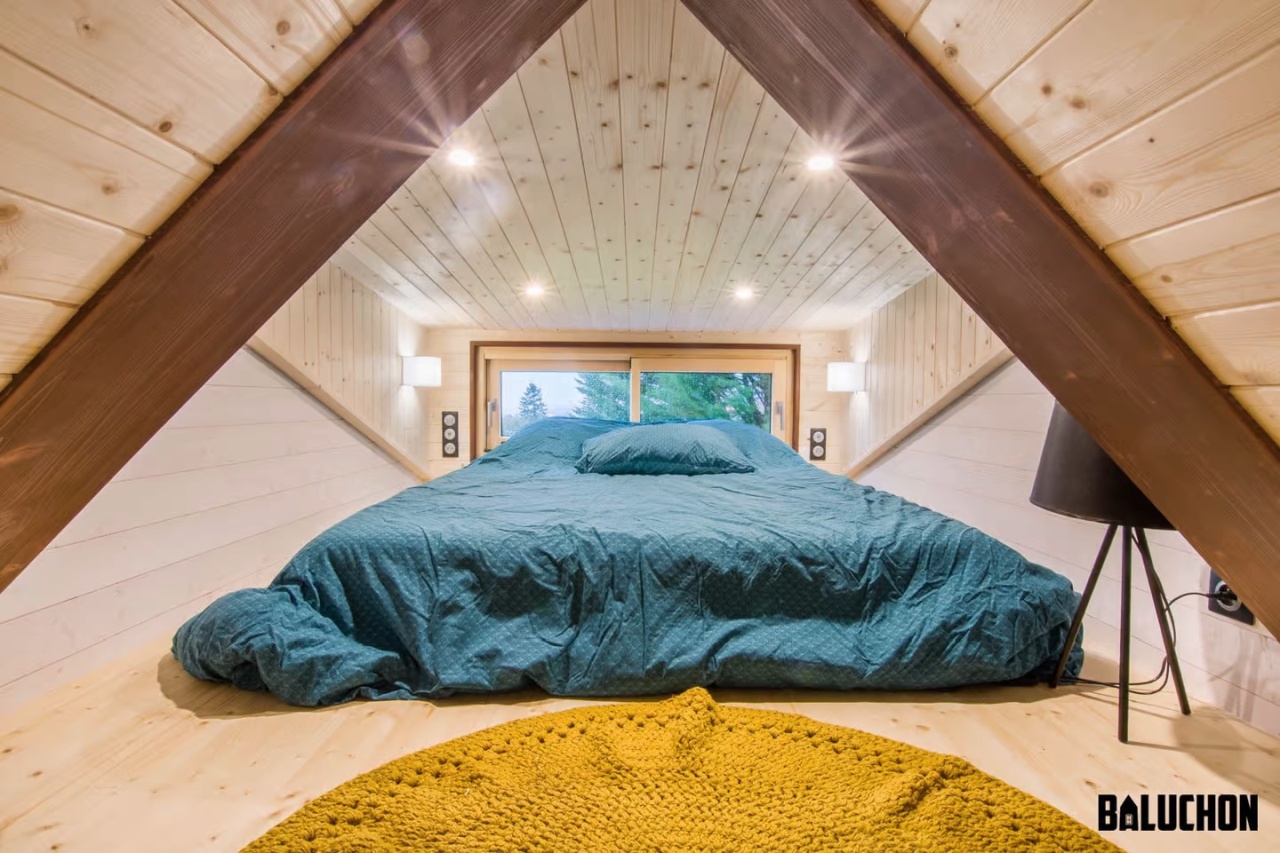 Mogote Tiny House- loft bedroom