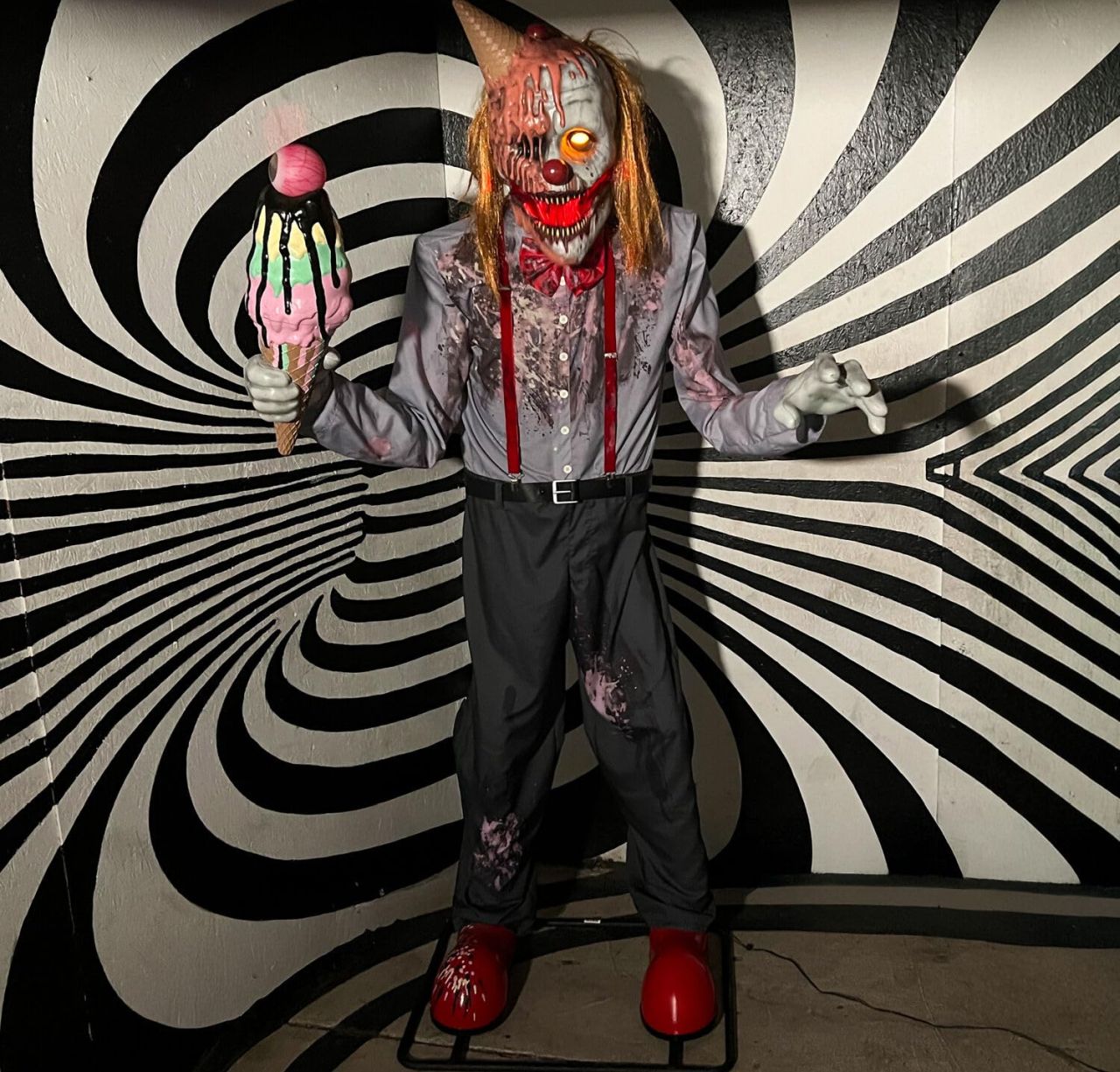 Scream Clown Animatronic
