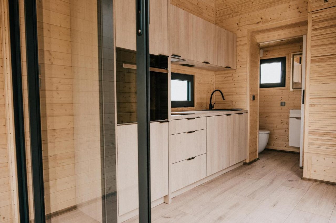 Taunus Tiny House-Glass partition 1