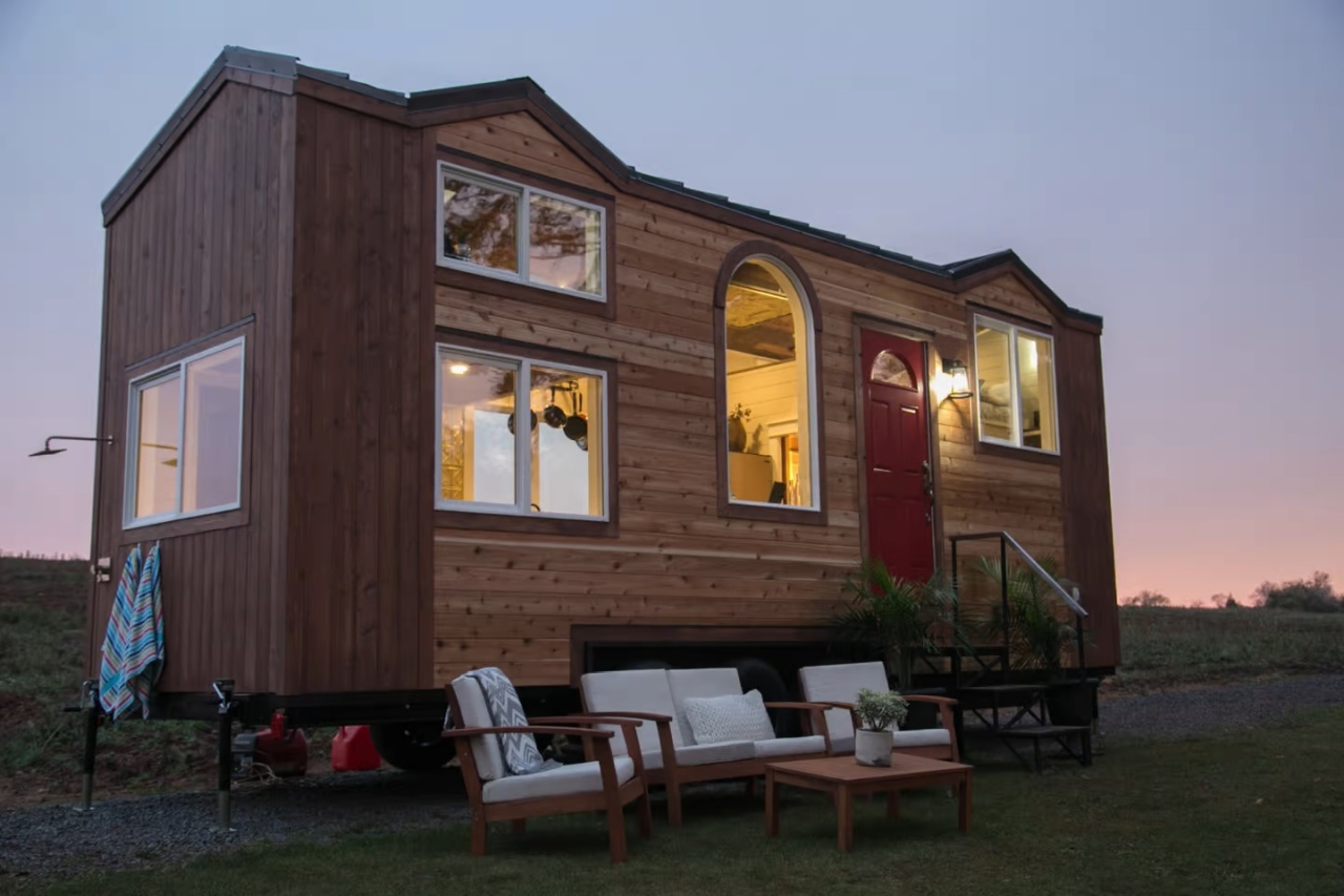 Tiny Heirloom Theater Home- exterior 