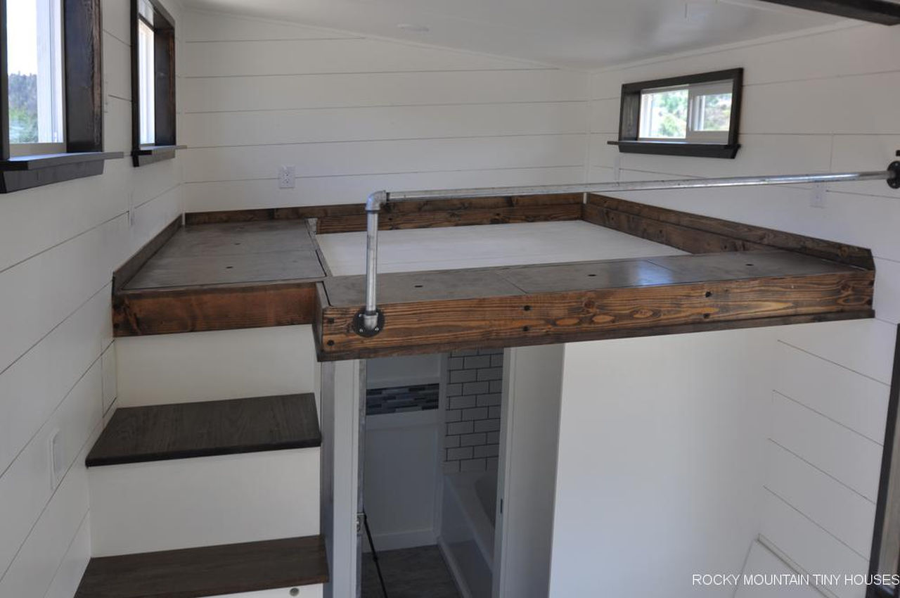 Ad Astra Tiny House-loft 1