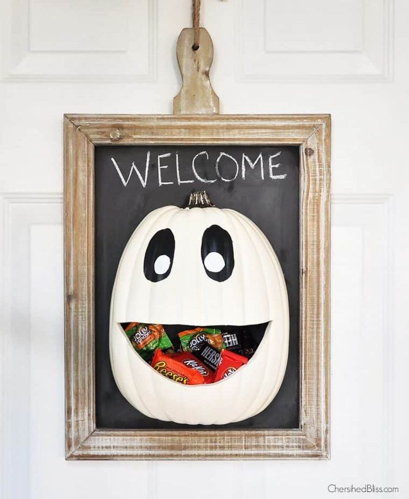 DIY Candy door hanger for Halloween front door decor
