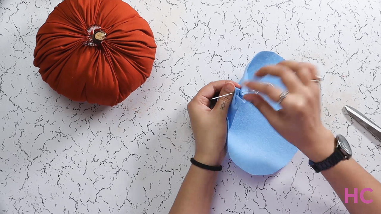 DIY Fabric Pumpkin Tutorial- repeat same for felt